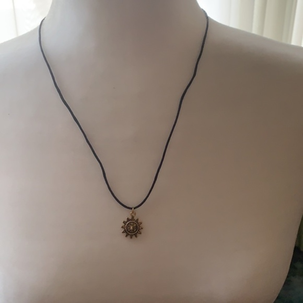 Icing, Necklace